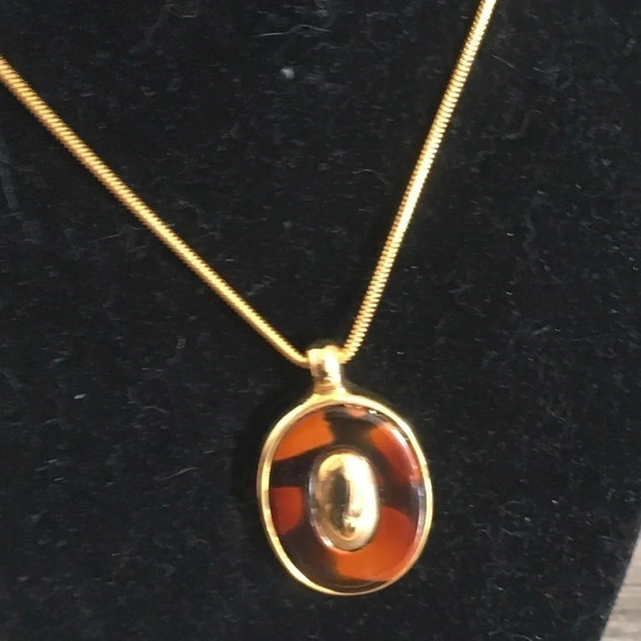 Gold  and tortoise necklace - Picture 1 of 5